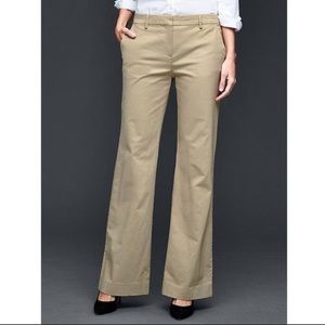 Gap Perfect Khaki boot cut size 6-R